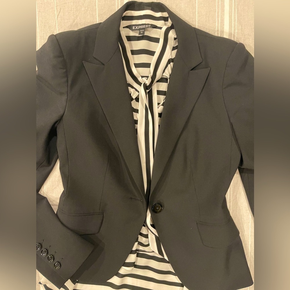 Express Tailored Suit Blazer | Cropped w Notch Collar | Single Button | Pockets